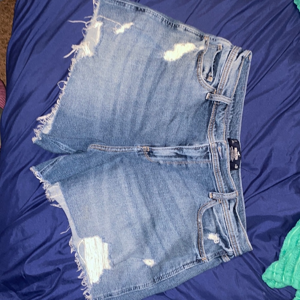 Hollister high-rise vintage 4” short, size 17, denim